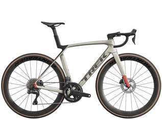 Trek Madone SL 7 Gen 8 - matte-lunar-silver Rahmengröße: M, 6499 €, Auto & Fahrrad-Fahrräder in 5412 Puch bei Hallein