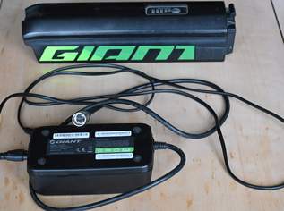Giant Akku + Ladegerät, 190 €, Auto & Fahrrad-Teile & Zubehör in 3002 Purkersdorf